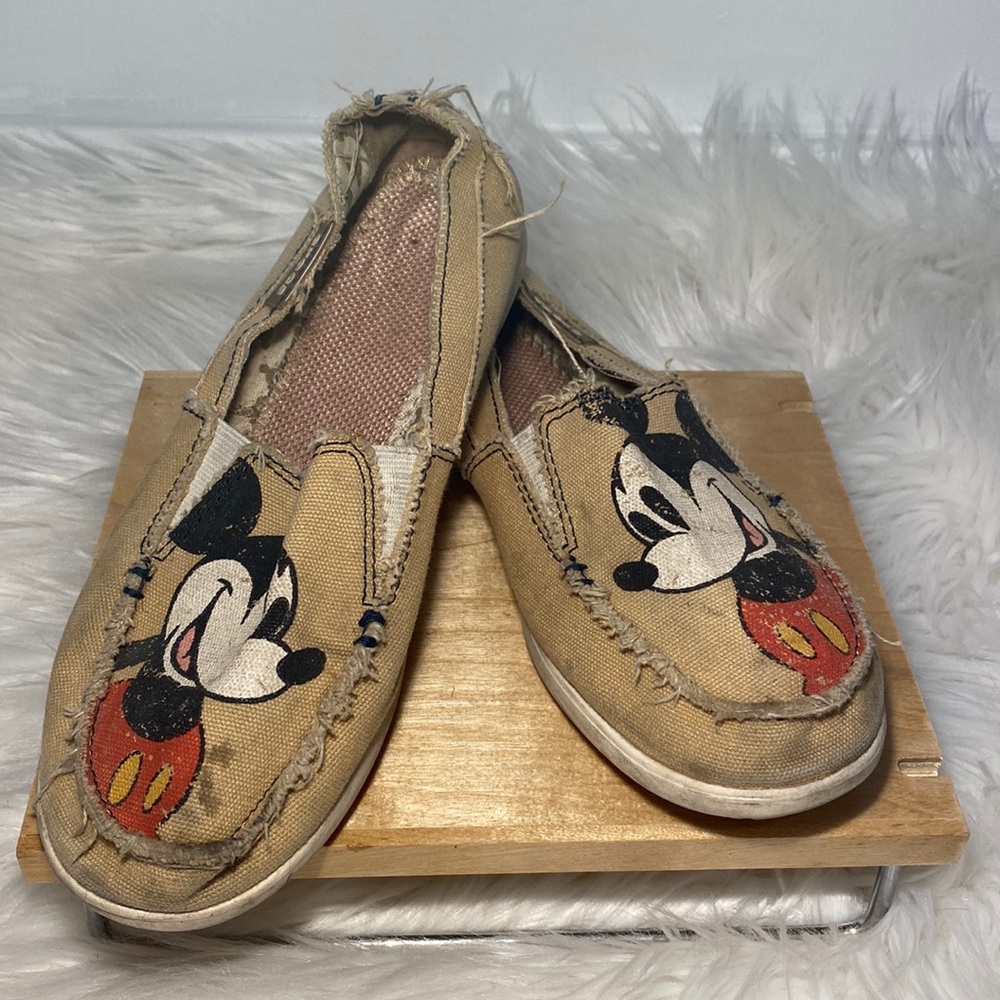 CROCS Mickey Mouse Disney Tan Canvas Slip On Loafer Flats  Women’s 10